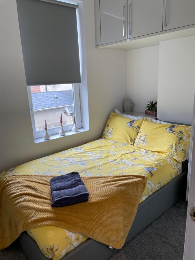 Harvey Apartments Лъндъндери Екстериор снимка