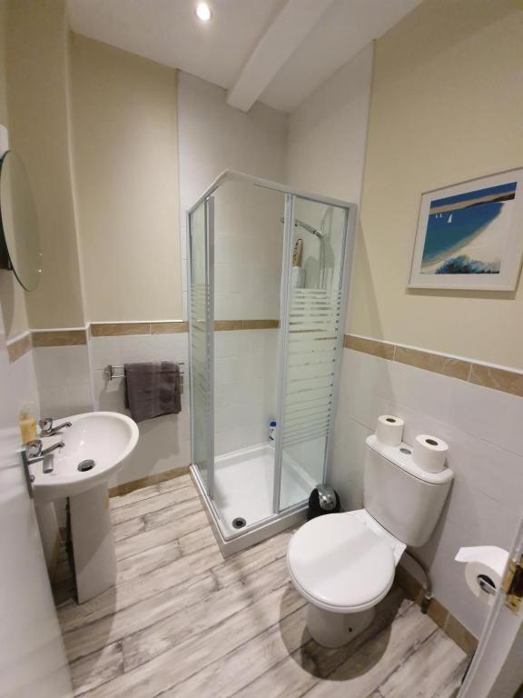 Harvey Apartments Лъндъндери Екстериор снимка