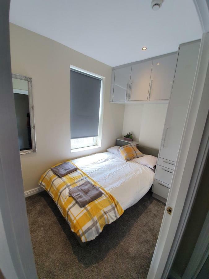 Harvey Apartments Лъндъндери Екстериор снимка