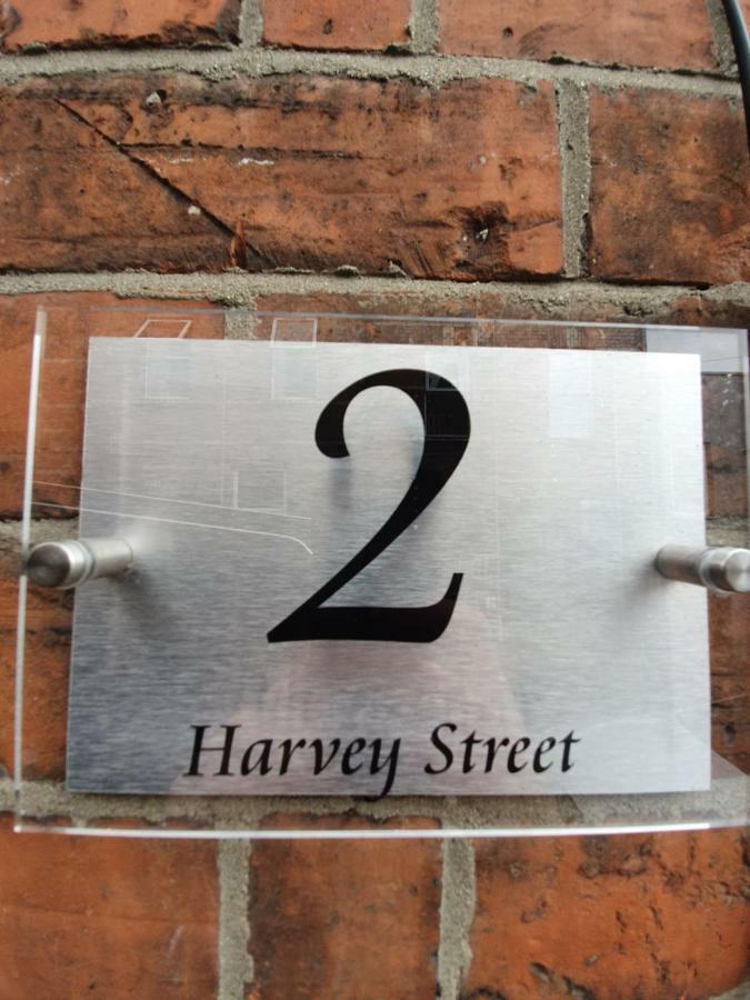 Harvey Apartments Лъндъндери Екстериор снимка